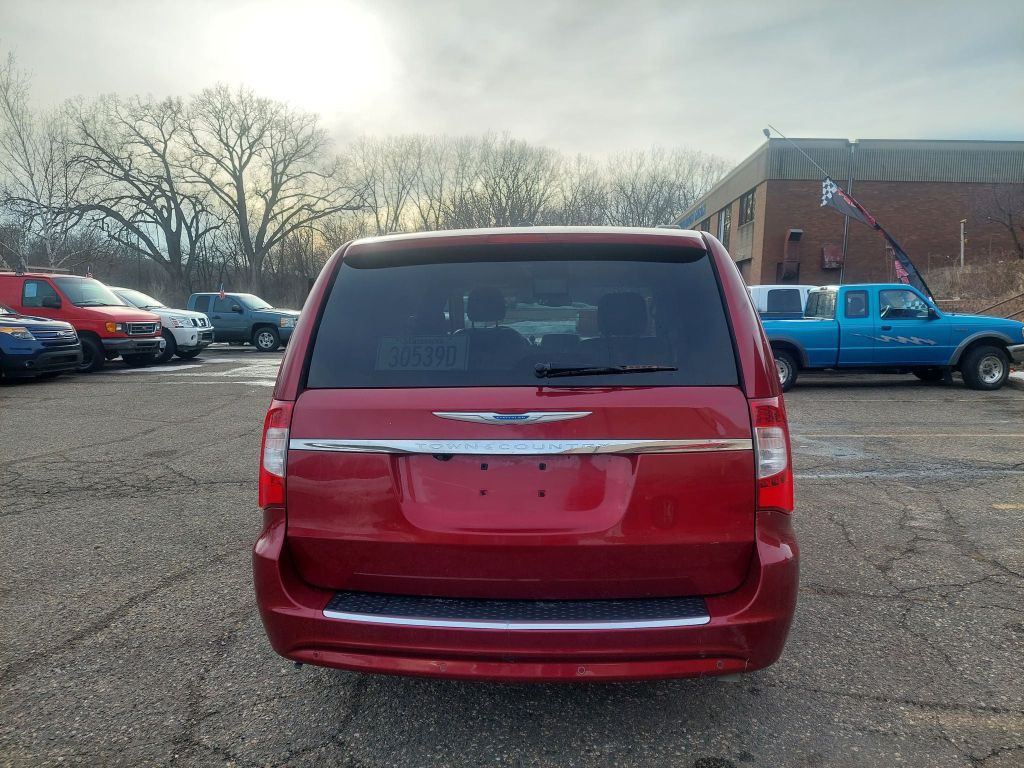 2013 Chrysler Town & Country Image 6