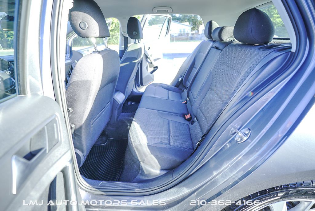 2019 Volkswagen Golf Image 24