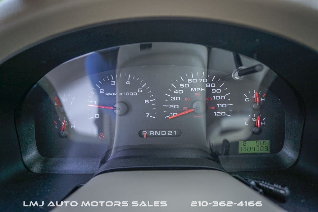 2005 Ford F-150 Image 32
