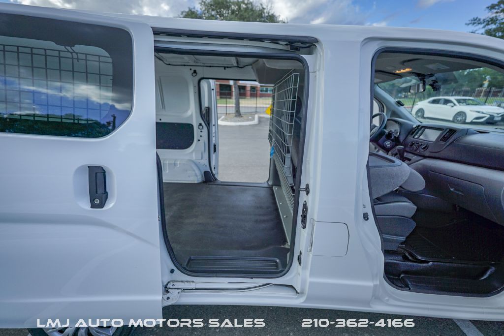2020 Nissan NV200 Image 33