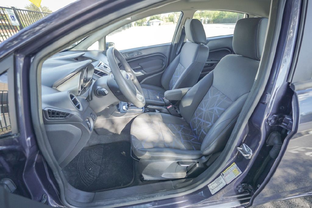 2012 Ford Fiesta Image 14