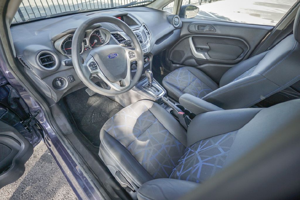 2012 Ford Fiesta Image 15