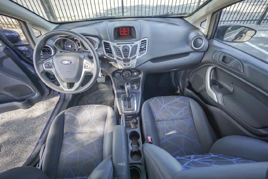 2012 Ford Fiesta Image 16