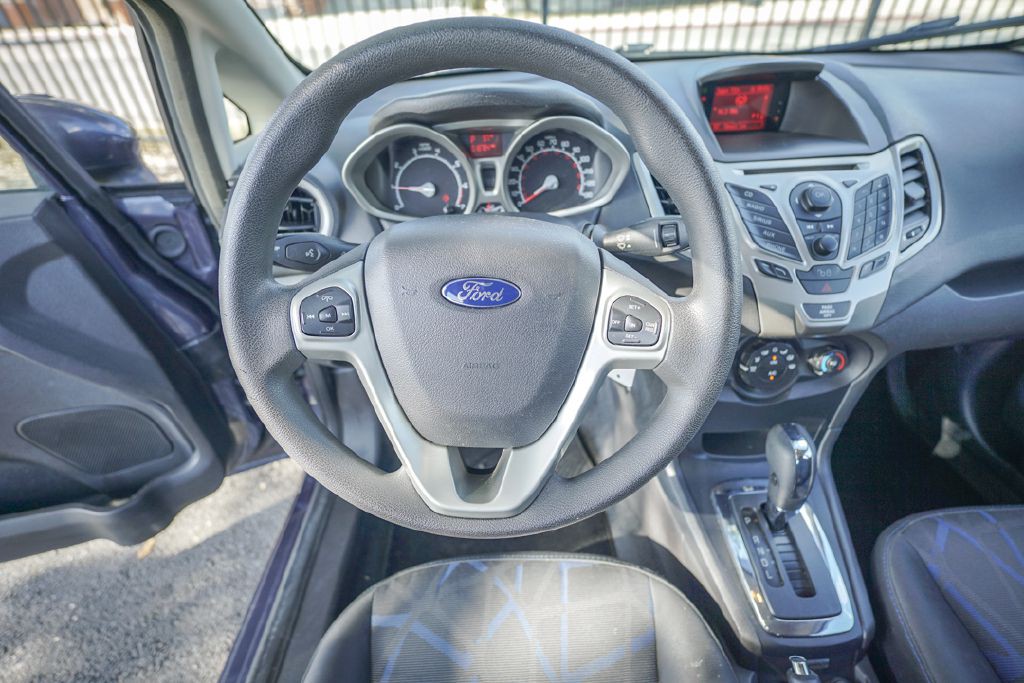 2012 Ford Fiesta Image 17