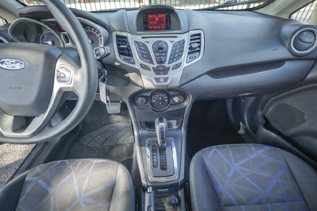 2012 Ford Fiesta Image 18