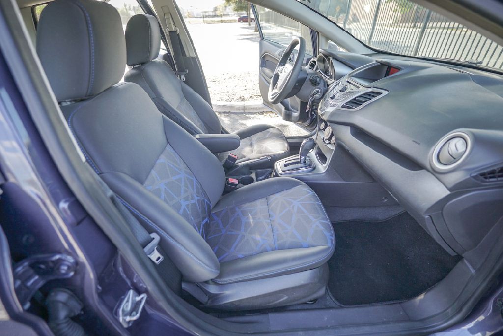 2012 Ford Fiesta Image 20