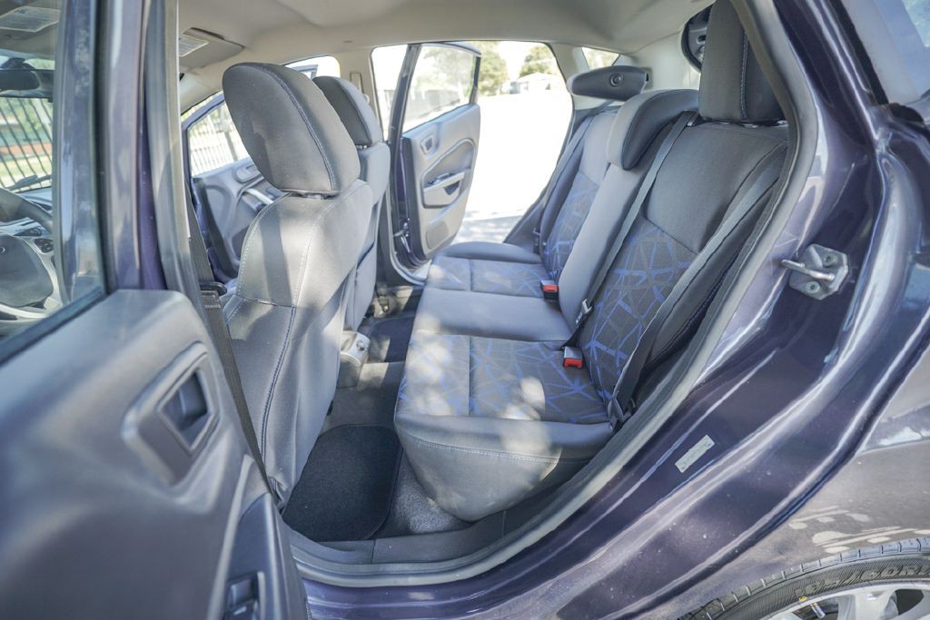 2012 Ford Fiesta Image 22
