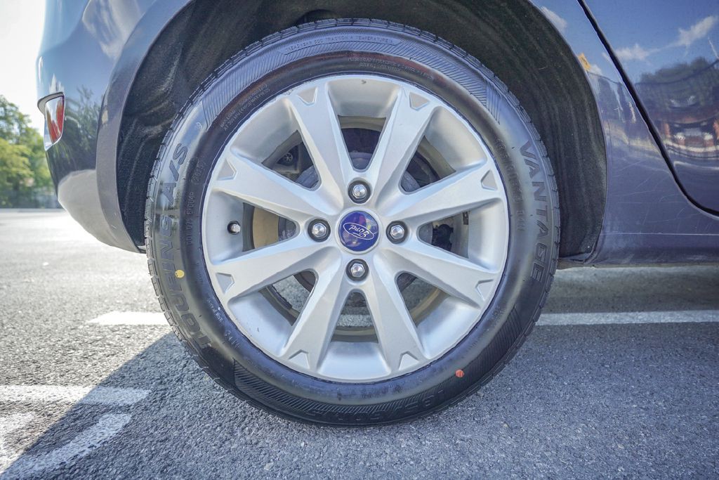 2012 Ford Fiesta Image 32