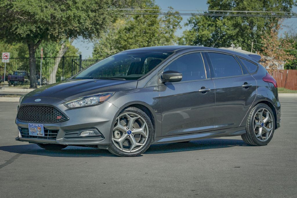 2017 Ford Focus Image 1