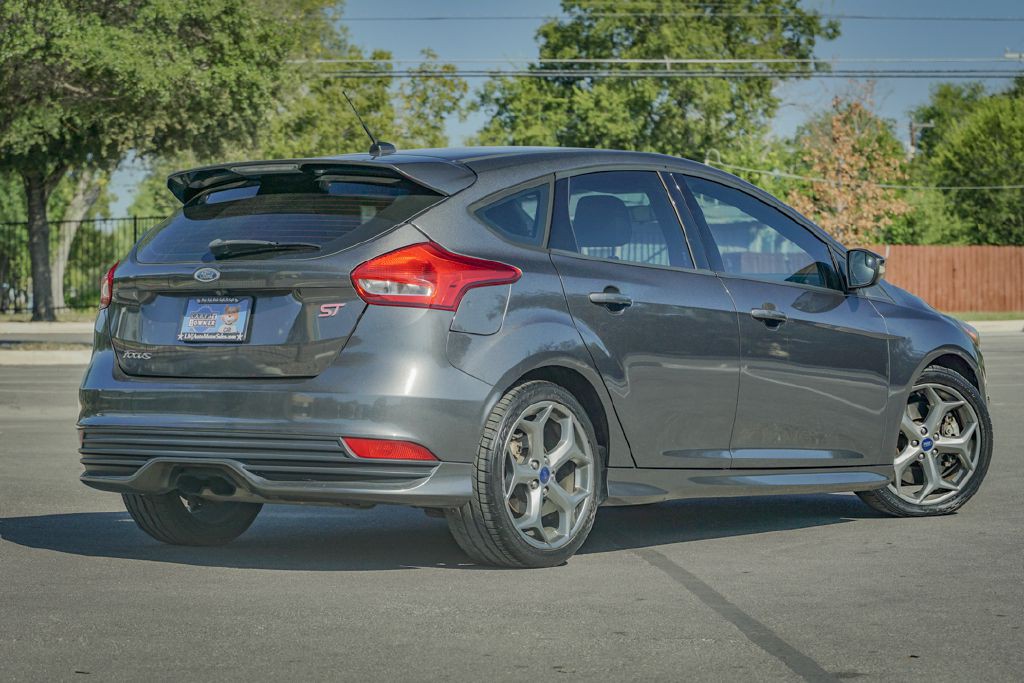 2017 Ford Focus Image 5
