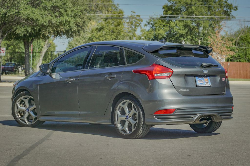 2017 Ford Focus Image 7