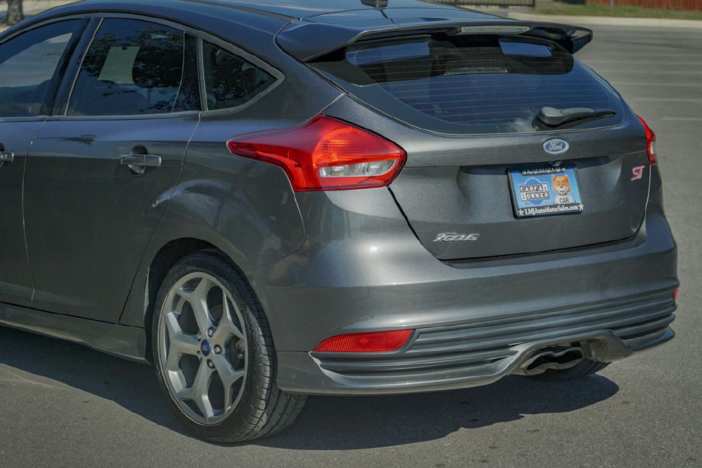 2017 Ford Focus Image 10