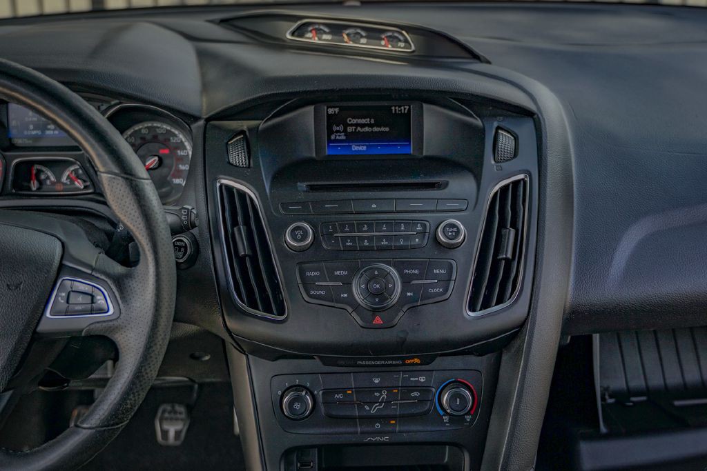 2017 Ford Focus Image 22