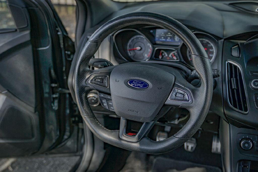 2017 Ford Focus Image 24