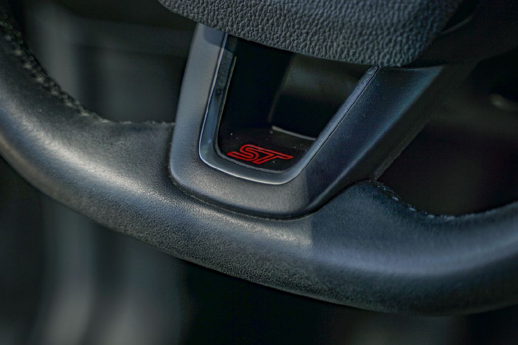 2017 Ford Focus Image 25