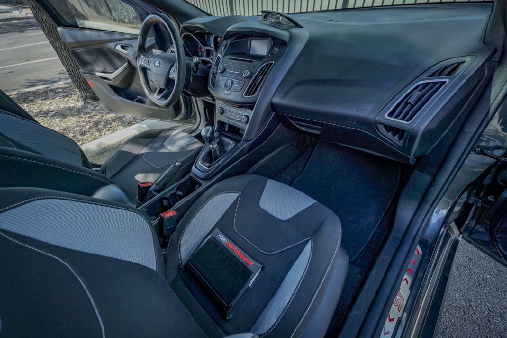 2017 Ford Focus Image 32