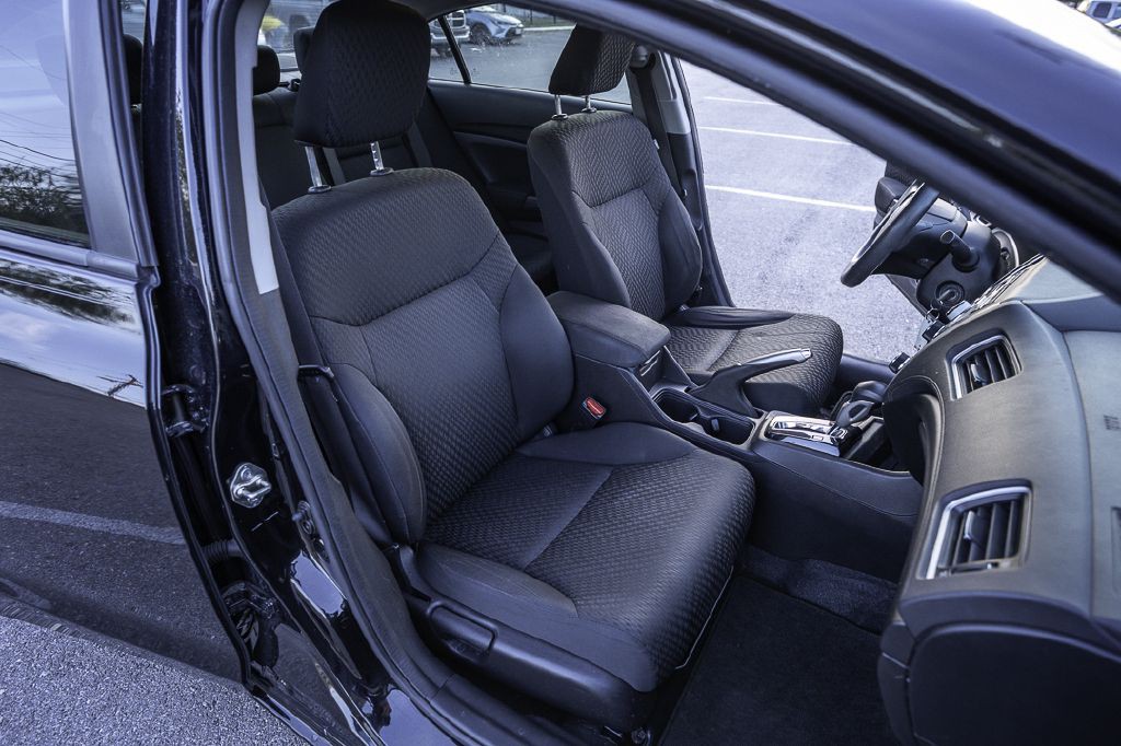 2015 Honda Civic Image 24