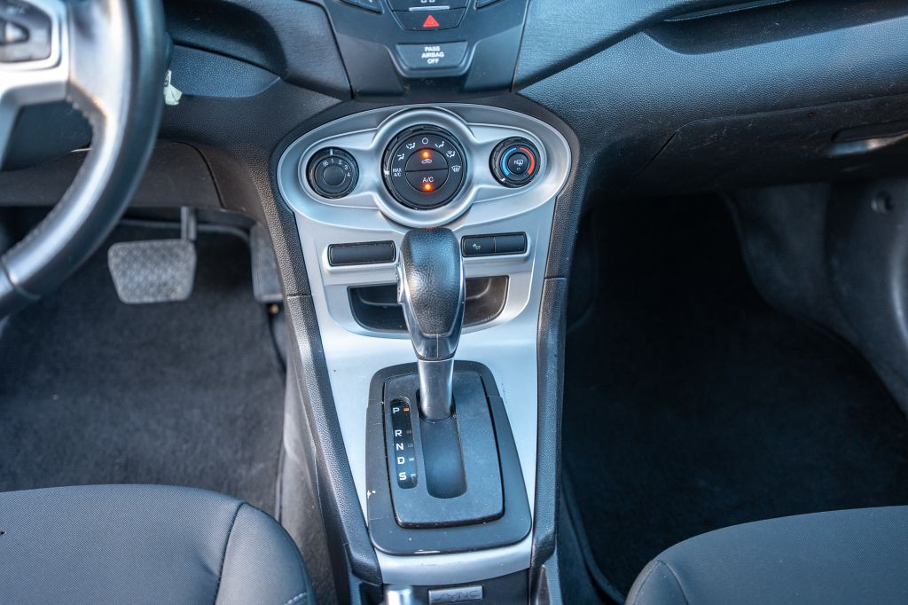 2016 Ford Fiesta Image 15