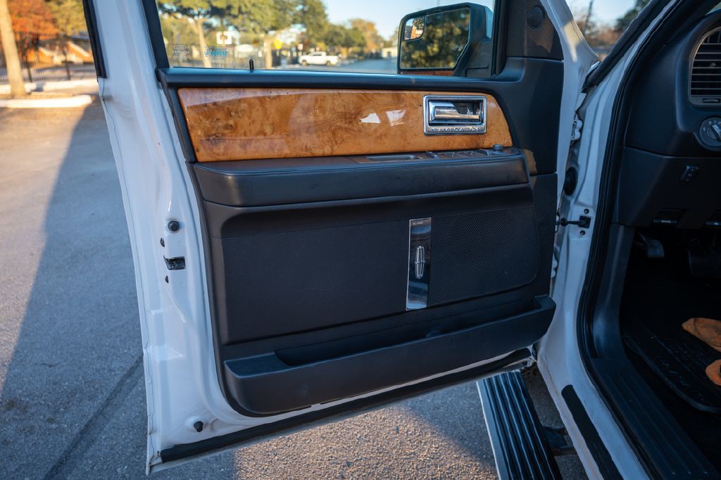 2012 Lincoln Navigator Image 7