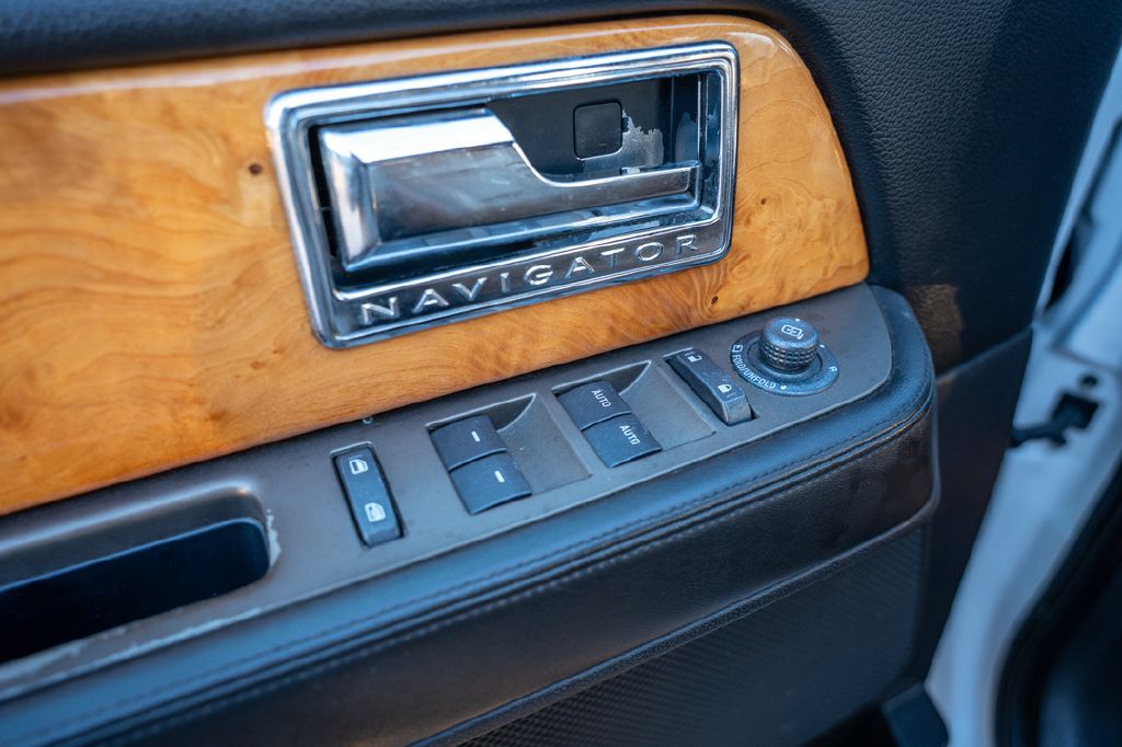 2012 Lincoln Navigator Image 8