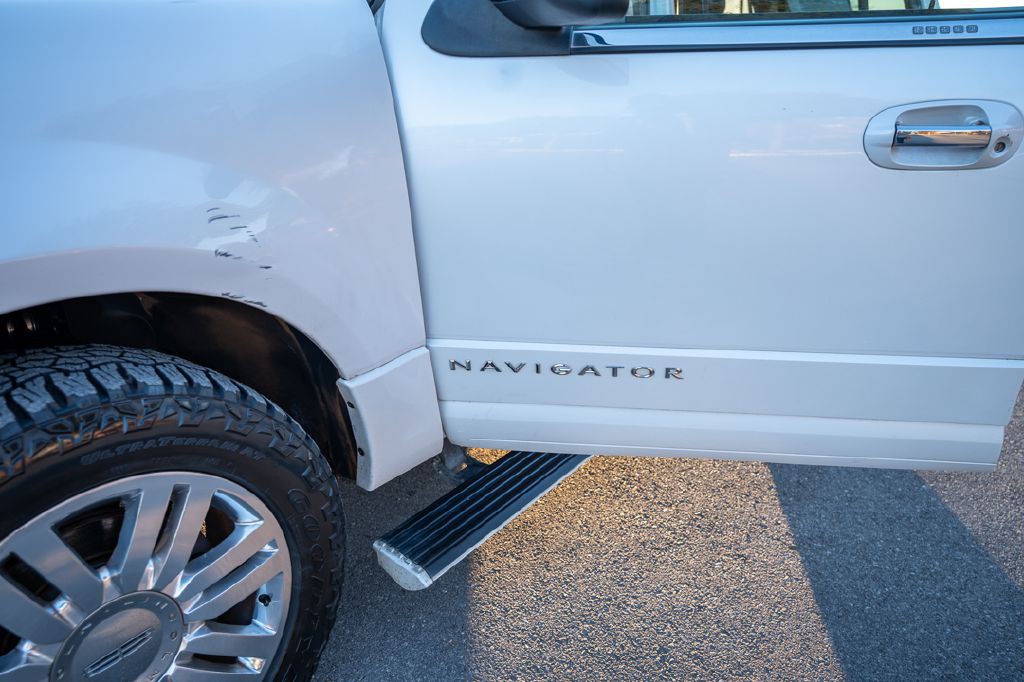 2012 Lincoln Navigator Image 9