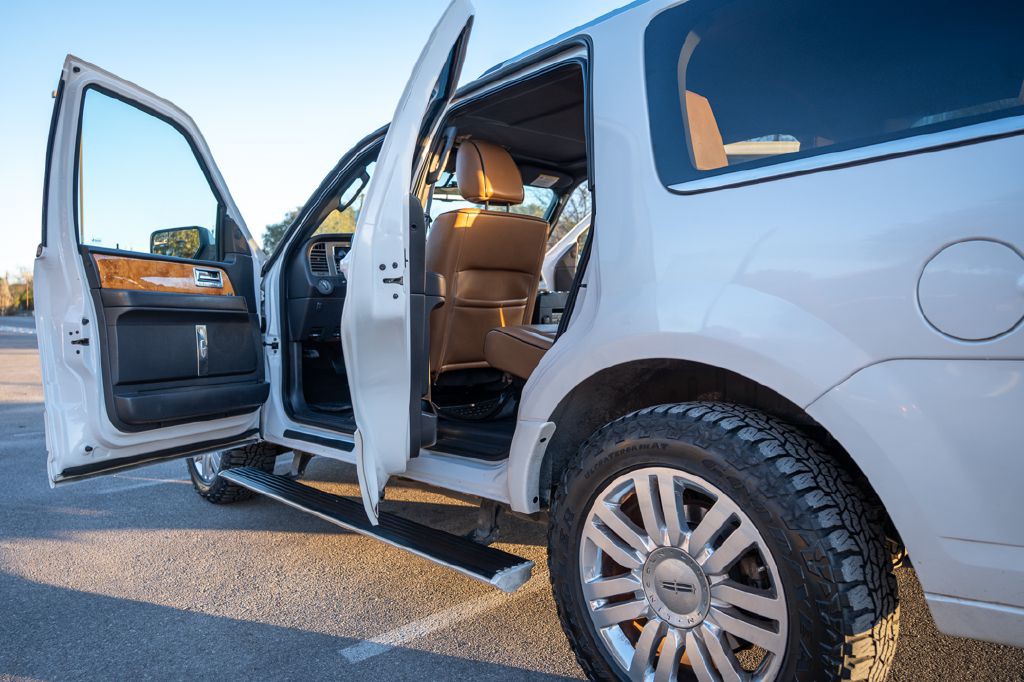 2012 Lincoln Navigator Image 10