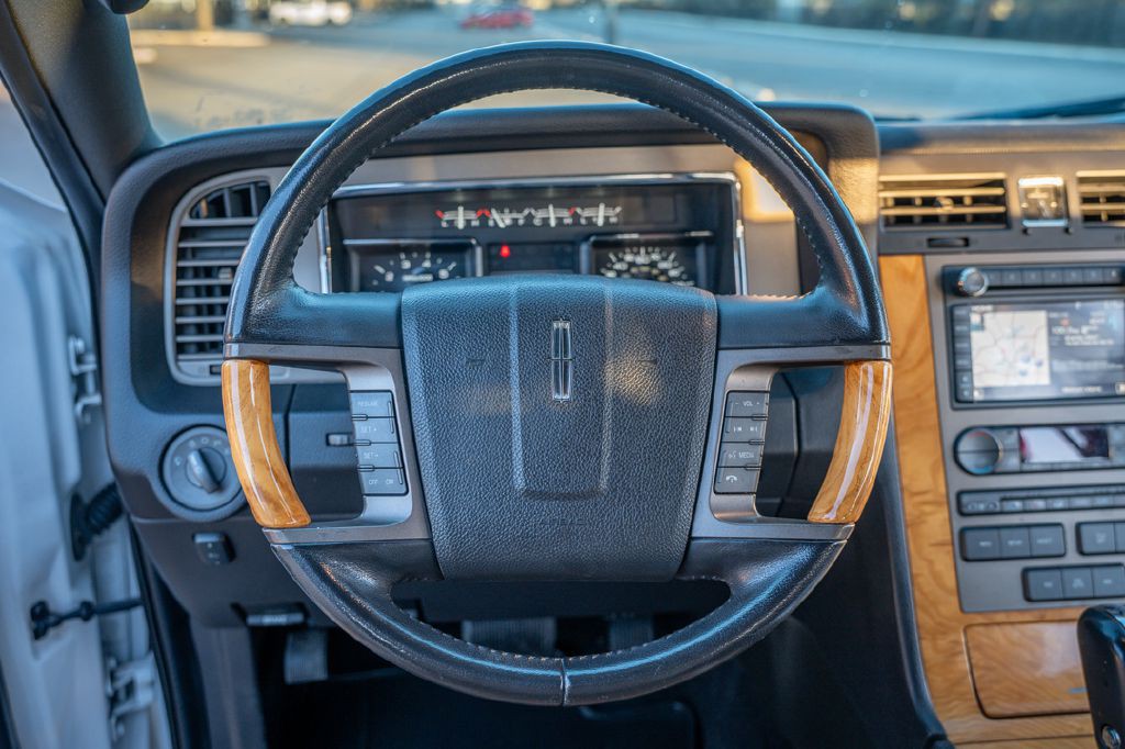 2012 Lincoln Navigator Image 15