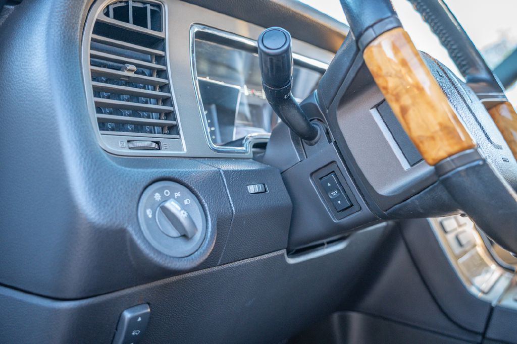 2012 Lincoln Navigator Image 16