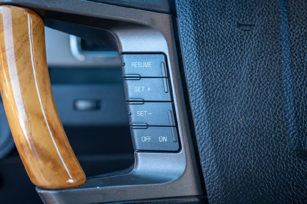 2012 Lincoln Navigator Image 17