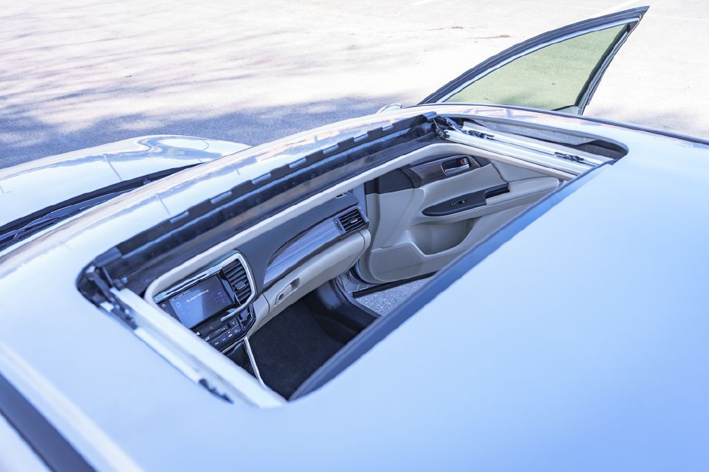 2017 Honda Accord Image 15