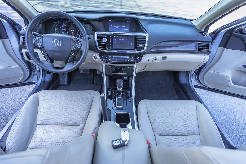 2017 Honda Accord Image 16