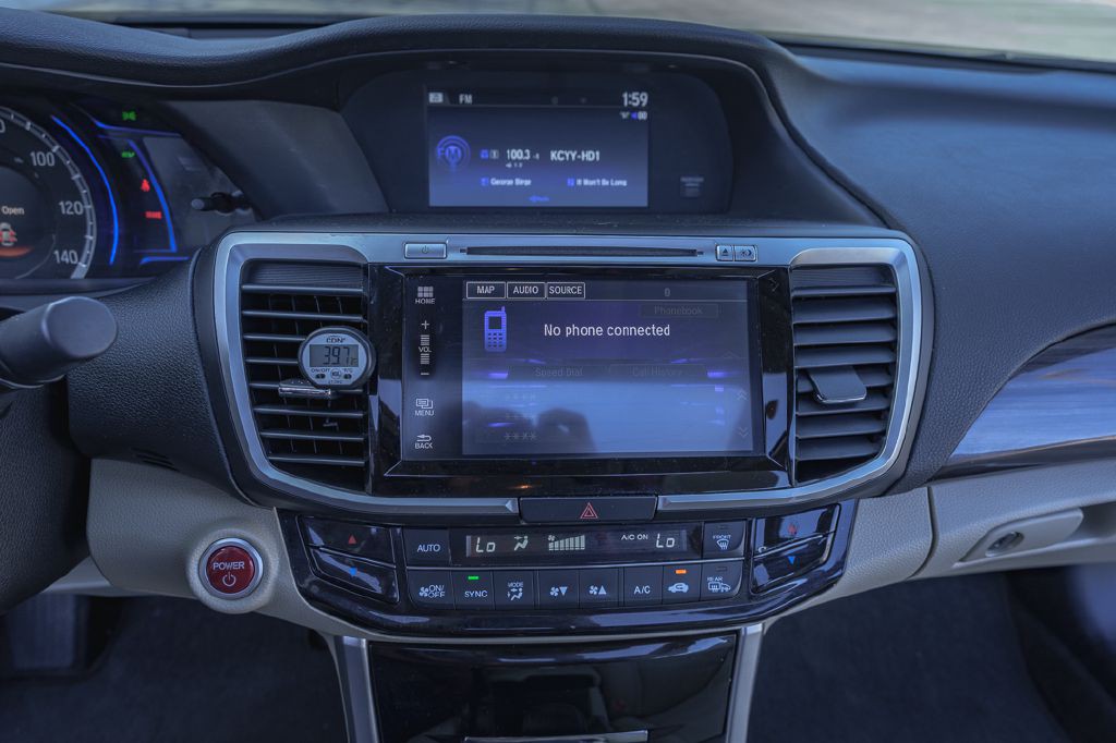 2017 Honda Accord Image 24