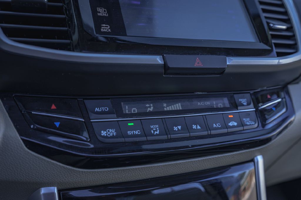 2017 Honda Accord Image 26