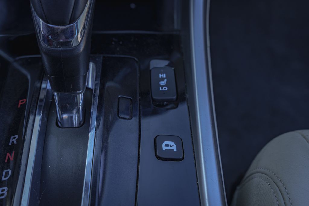 2017 Honda Accord Image 28