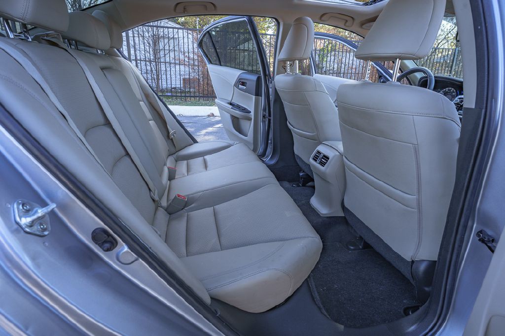 2017 Honda Accord Image 32