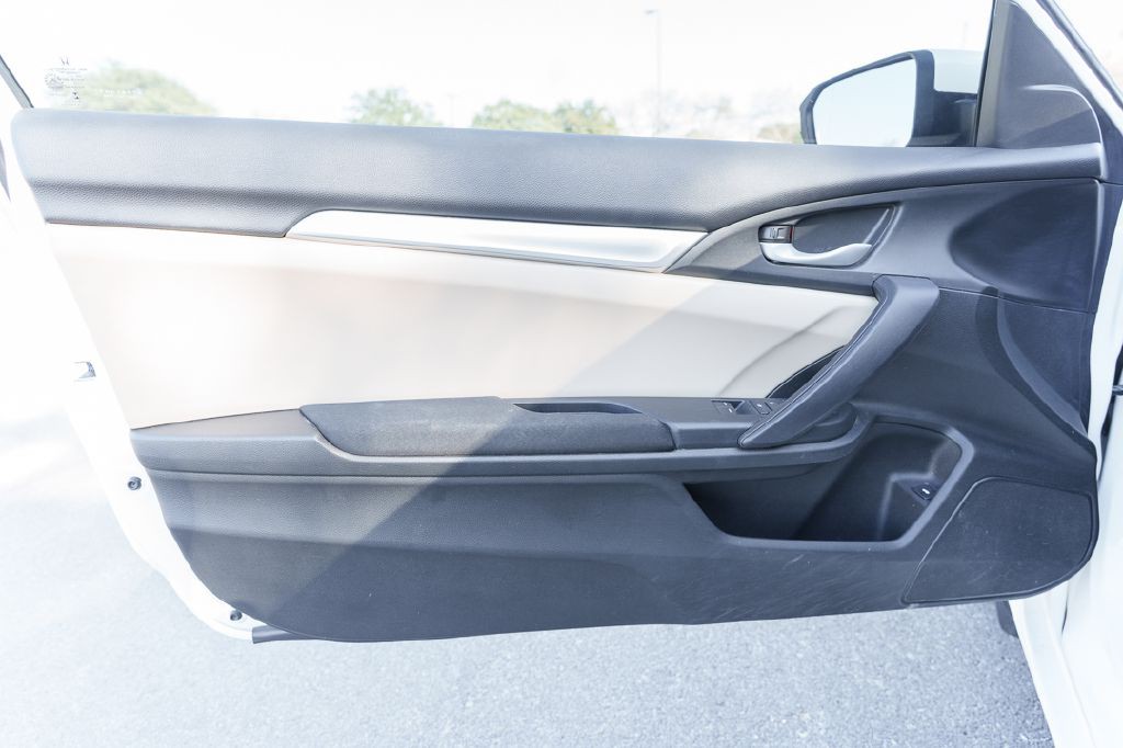 2016 Honda Civic Image 11