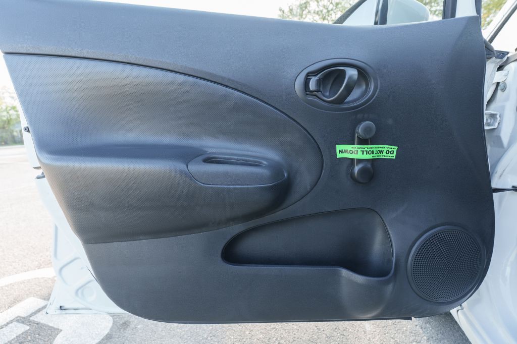 2017 Nissan Versa Image 7