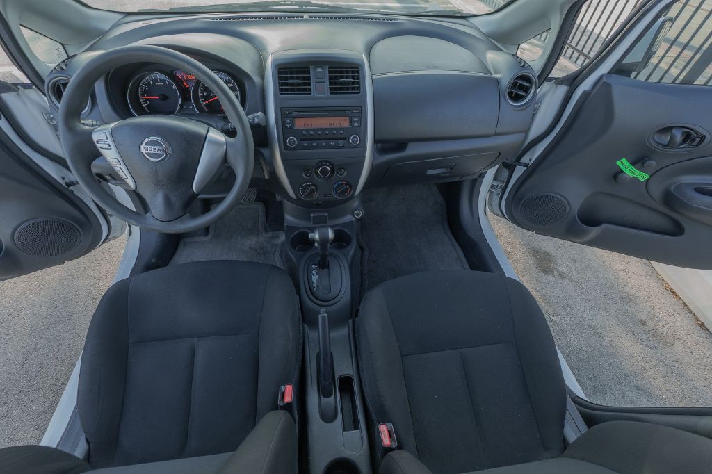 2017 Nissan Versa Image 10
