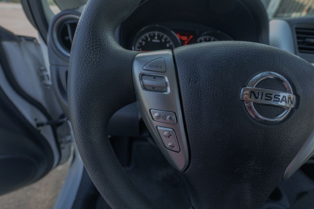 2017 Nissan Versa Image 13