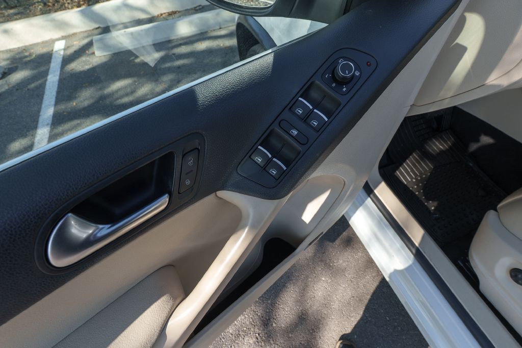 2016 Volkswagen Tiguan Image 11