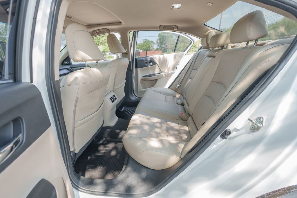 2015 Honda Accord Image 25