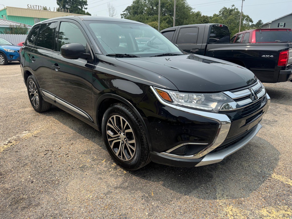 2018 Mitsubishi Outlander Image 2