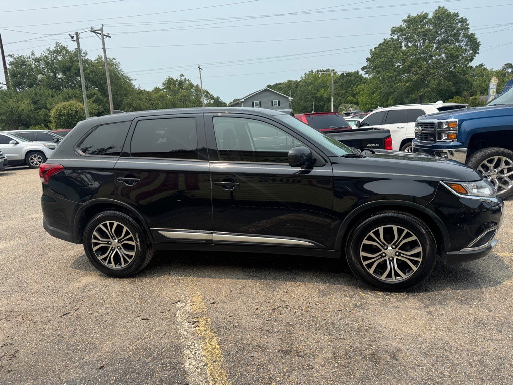 2018 Mitsubishi Outlander Image 4