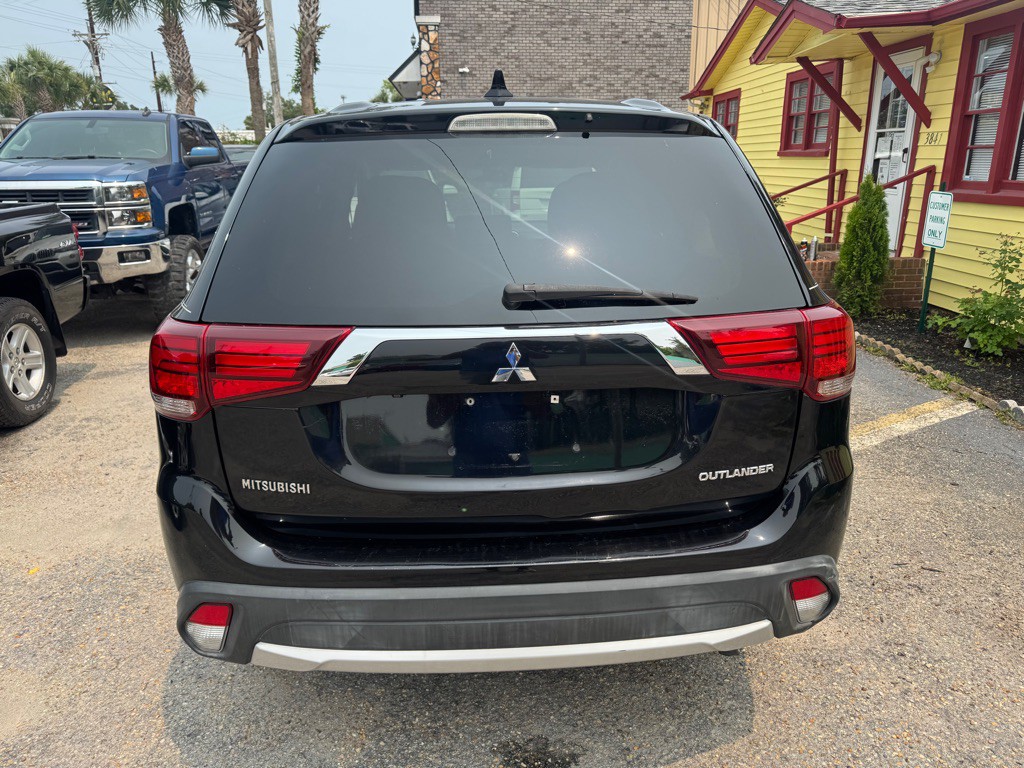 2018 Mitsubishi Outlander Image 6