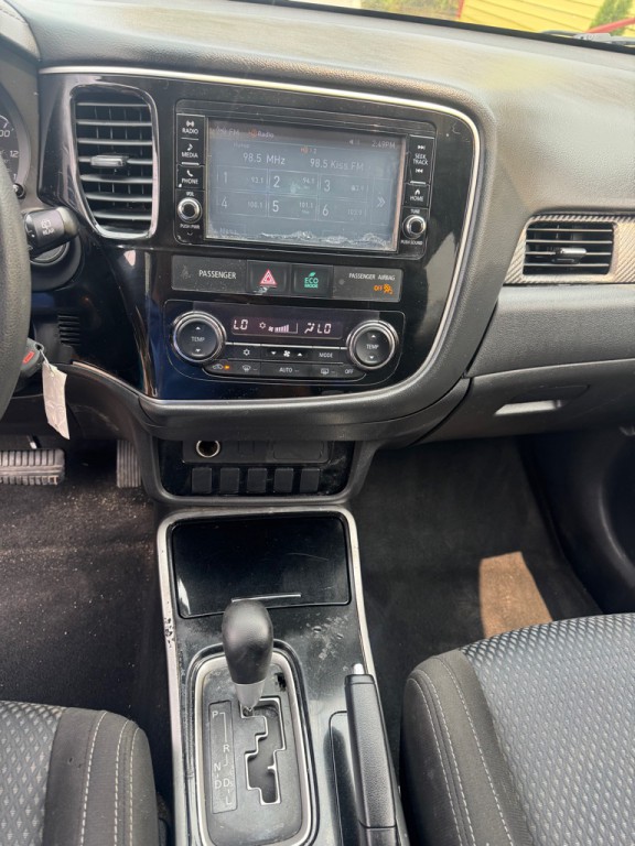 2018 Mitsubishi Outlander Image 14