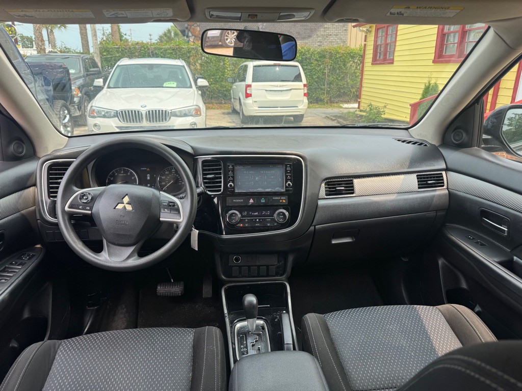 2018 Mitsubishi Outlander Image 20