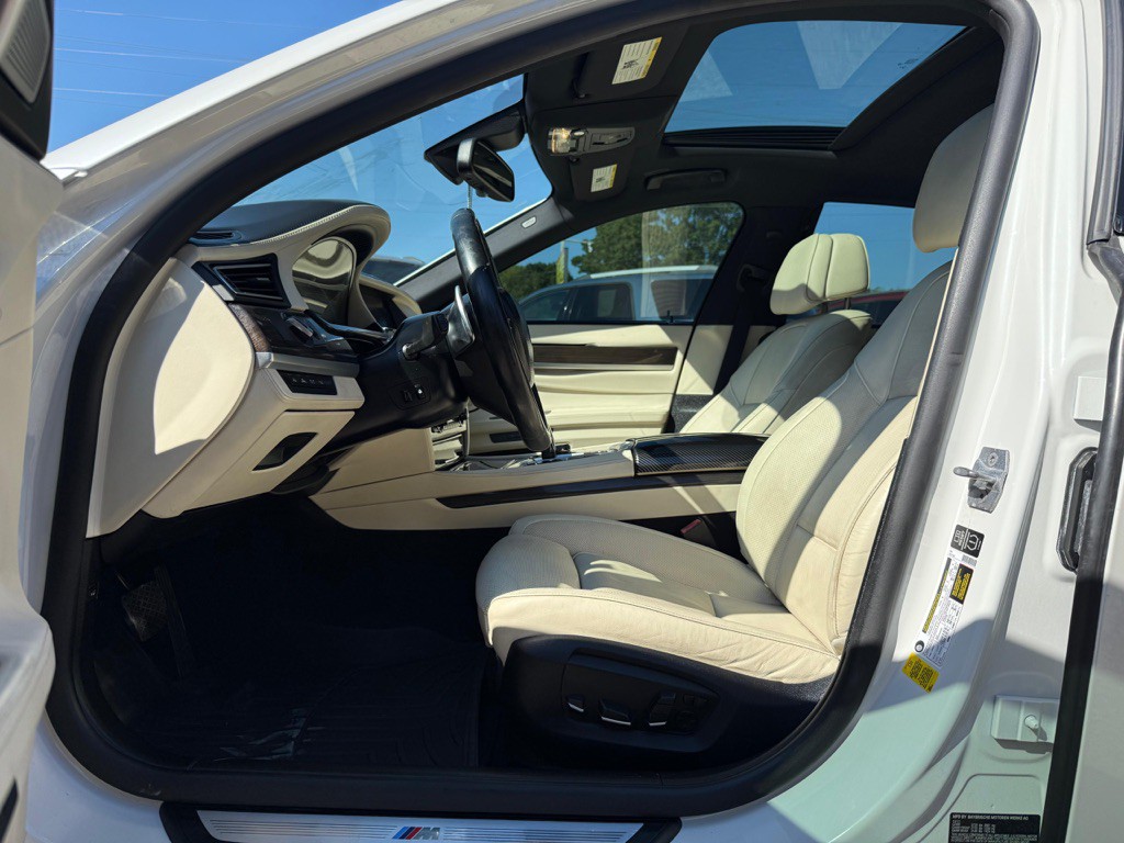 2014 BMW 7 Series Image 15