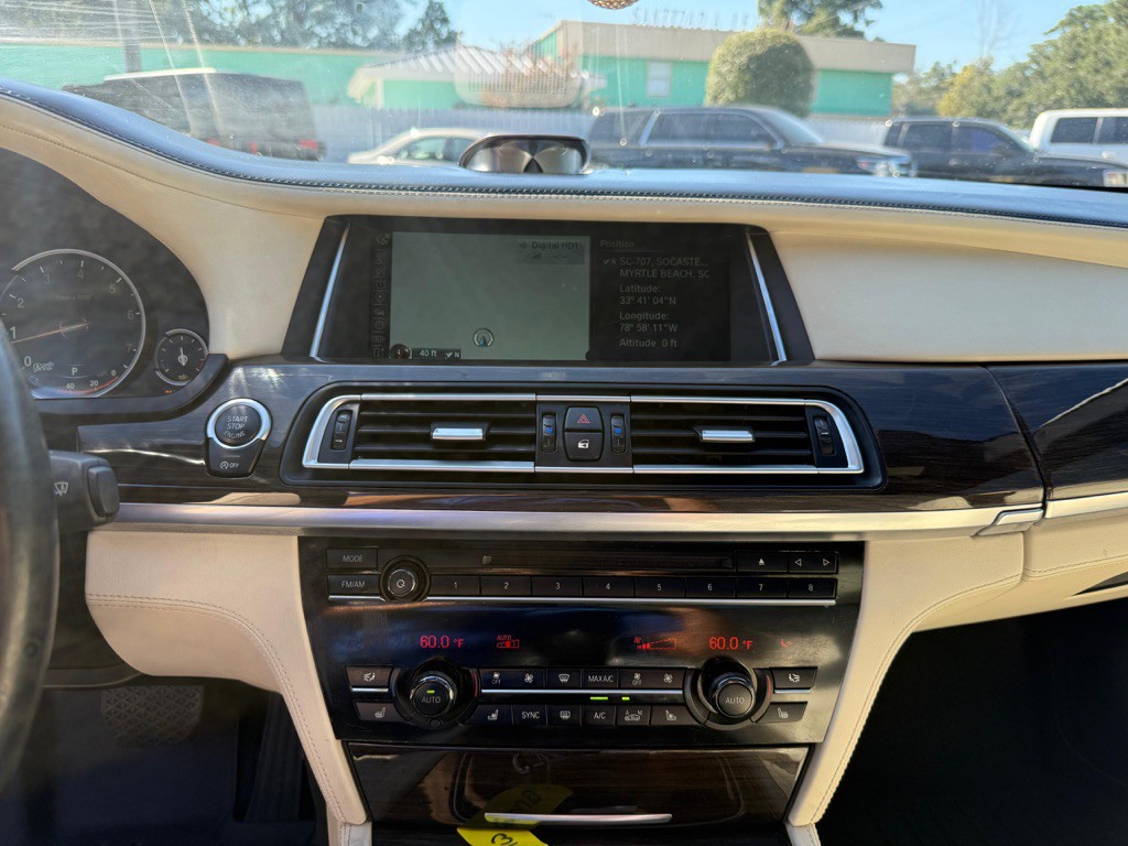 2014 BMW 7 Series Image 16