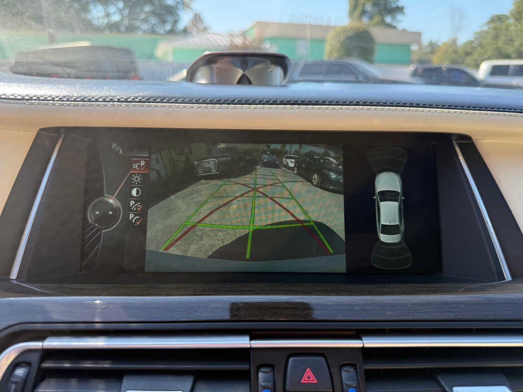 2014 BMW 7 Series Image 22