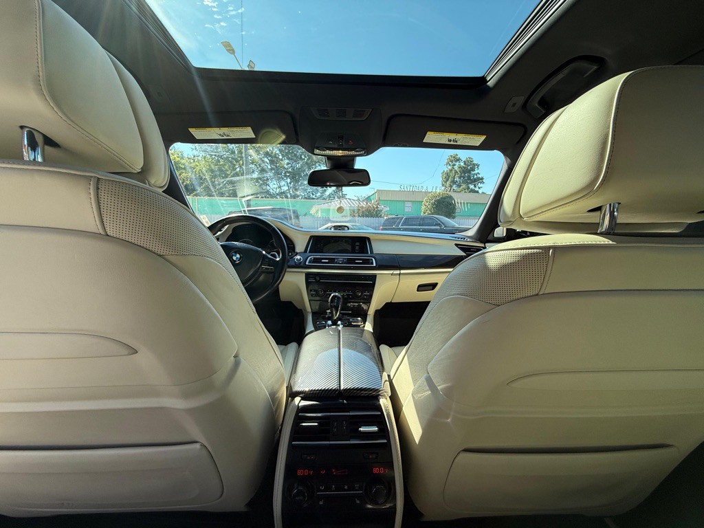 2014 BMW 7 Series Image 23